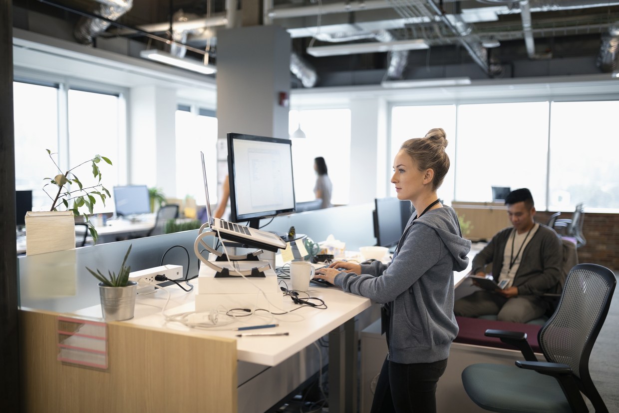 4 Benefits of Standing Desks for Office Workers