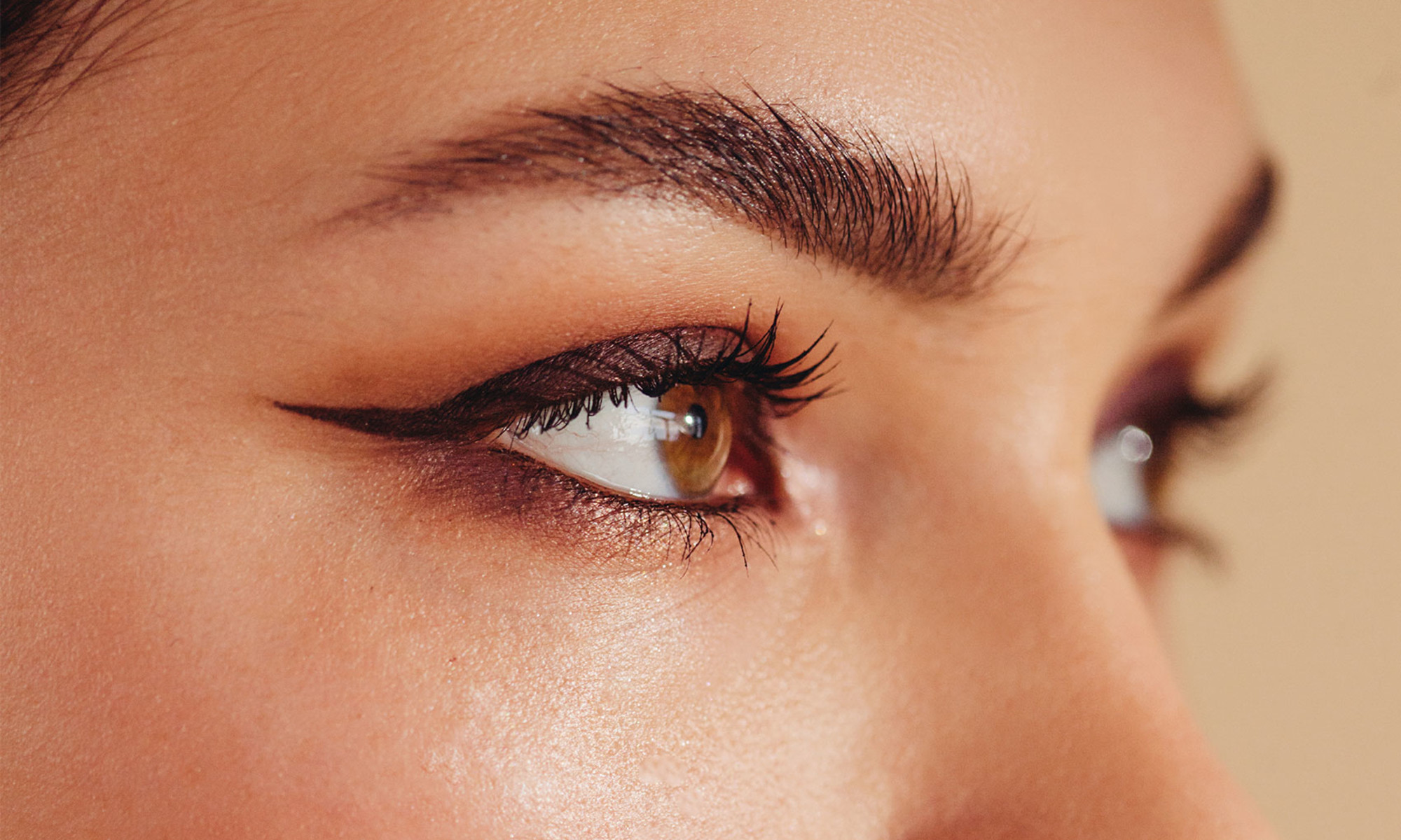 Why You Want to Get with the Hued Eyeliner Pattern
