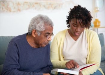 Practical Tips for Supporting a Parent With Parkinson’s Disease
