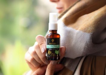 BEE&YOU Raw Honey Propolis Throat Spray