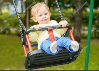 7 Essential Tips When Buying Swing Sets for Your Child