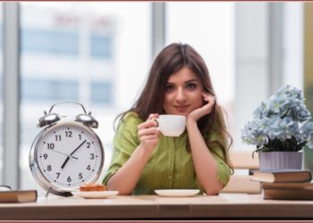 Effective Ways to Stay Awake and Focused Throughout the Day