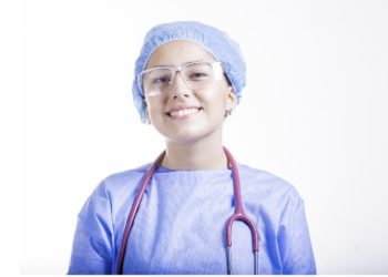 What Are the Benefits of Becoming a Traveling Nurse?