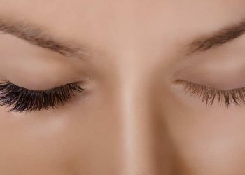 Remove Lash Extensions