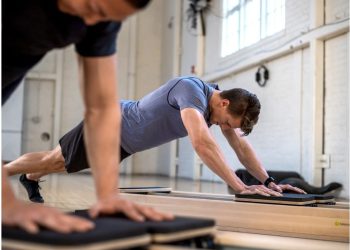 Health Benefits of Pilates for Seniors: Improve Strength and Flexibility
