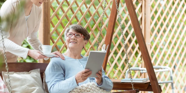 Top 4 Benefits of Using Senior Living Placement Services for Your Loved Ones